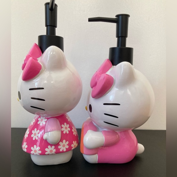 Hello Kitty Soap Pump Dispenser Lot of 2 Flower Dress Rainbow New Unused 2024 - Picture 4 of 9